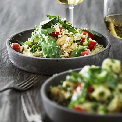Salat med couscous, zucchini og mozzarella_600x600px